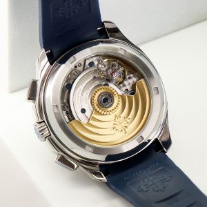 Réplique Montre Paiement à la Livraison - Patek Philippe Aquanaut 5968A-001 1089693632 - macro shot